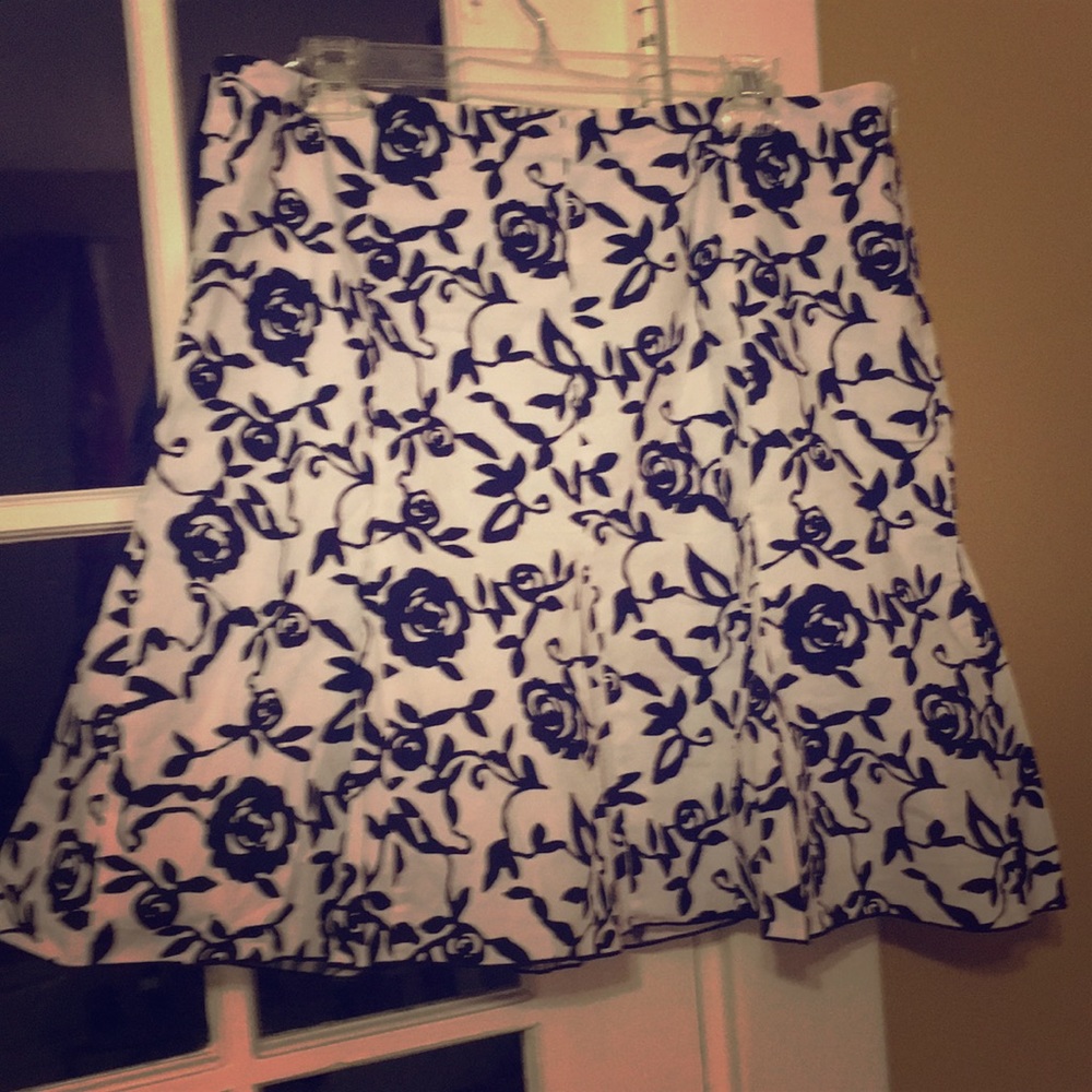White House Black Market Floral Signature Skirt